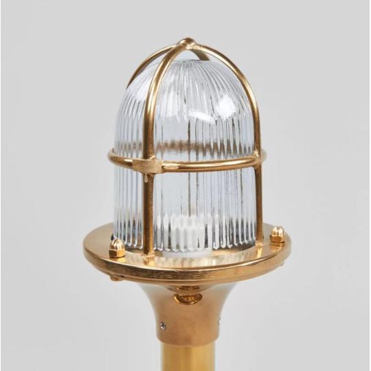 zahradna ohybana lampa klasicne zahradne osvetlenie zahradne na vrchole zlaty stojaca lampa medena kandelaber zahradne osvetlenie lampa rustikalny pristan industrialny zlata krajina provence zahradne lampy lameridiana moretti luce santorini.jpg